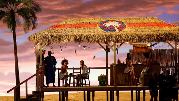 即使熱死了，也要美美出席！亮麗現身海島婚禮的小秘密