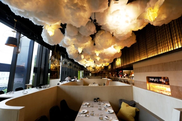 漫步在雲端，軟綿綿雲朵午茶魔幻現身