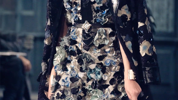 623小時的極致花朵工藝！揭密CHANEL《Paris in Rome》系列製作過程