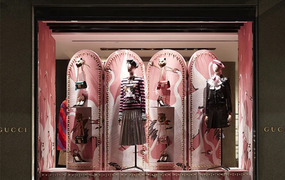迷你酒神包、刺青風圖騰、大鉚釘屏風…盤點GUCCI的早秋新把戲！