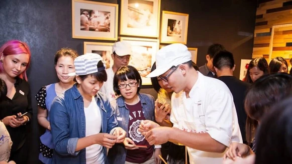 《餐飲業的無限可能》愛吃鬼的夢幻工作就在 Yelp！？