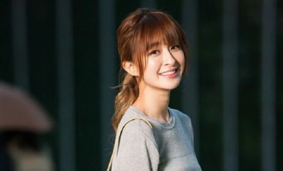 人氣潮模薛妞妞的RADLEY London溫布頓貴族運動風