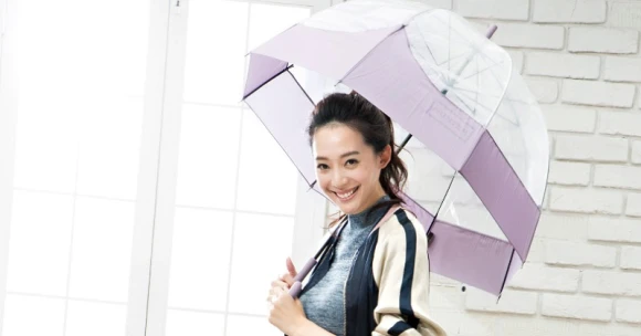 名模 王心恬的雨季輕時尚