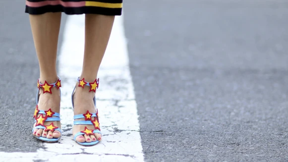 下雨不愁！本季火紅涼鞋款式推薦！