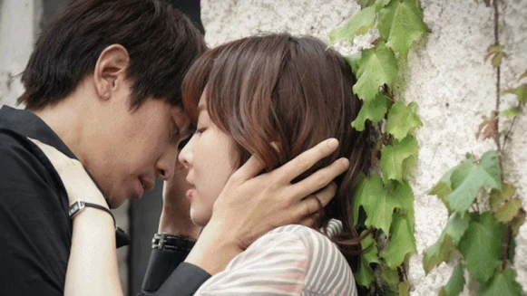 當強吻來襲腦中一片空白？妳該事前準備好《又是吳海英》：就想霸氣強吻妳的虐唇妝