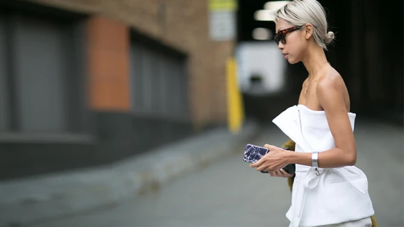 白色背心、白色洋裝，不用多想，夏天穿白的就對了！