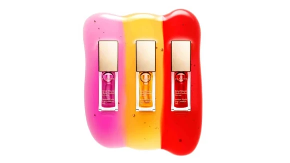 唇彩x保養一支搞定！克蘭詩彈潤植萃美唇油