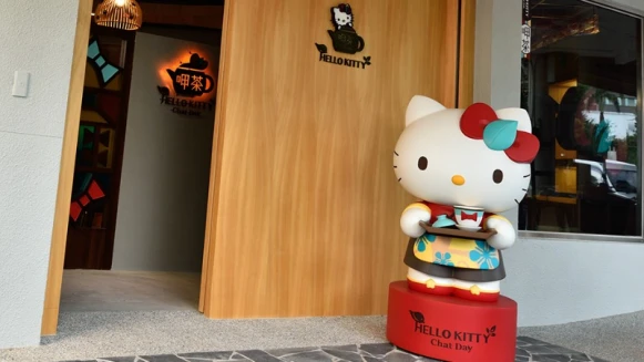 台南必去景點加一！來超可愛HELLO KITTY主題餐廳呷茶吧