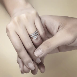 擁抱愛情，DAMIANI「BEAUTY&amp;BACI婚戒」