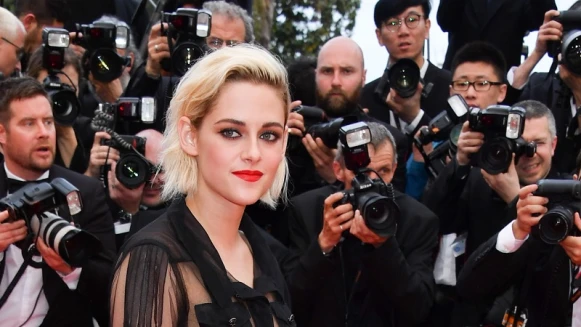 坎城時尚態度代表，克莉絲汀．史都華完美「眼」出香奈兒