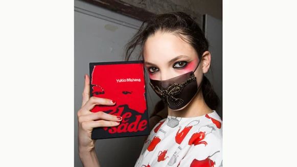 初夏豔紅熱辣辣 大紅色的服裝單品怎麼搭？