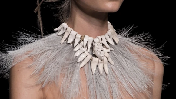 RUNWAY HIGHLIGHTS春夏配件趨勢看這裡：Valentino來一趟非洲華麗探險之旅吧！