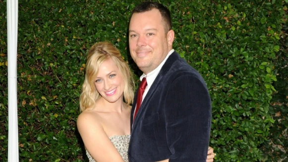 《破產姐妹》富家女要結婚了!貝絲貝爾斯Beth Behrs與6年男友互訂終生