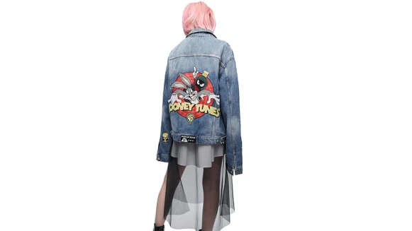 芭蕾女伶、華納卡通限定丹寧...必買的ZARA七月新鮮貨！