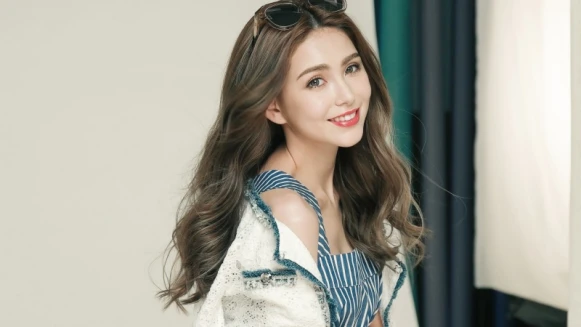 即使素顏出門有它就沒關係！「天王嫂」昆凌素顏變靚女全靠這支秘密武器