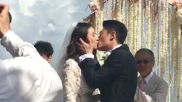 披白紗浪漫出嫁!林心如甜蜜告白霍建華:「從今天起,我們就是一家人了。」