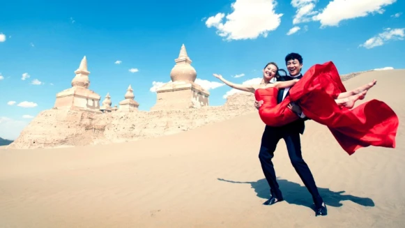 何潤東絕美婚紗照曝光!遠赴內蒙古 象徵「在困境中產生浪漫」