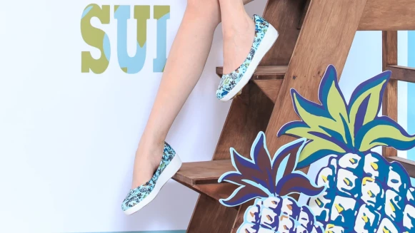 走在遠都不累！不僅時尚也很舒適的FitFlop loves Anna Sui聯名系列