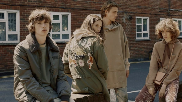 90年代的英倫街頭！PULL&amp;BEAR秋冬打造華麗頹廢風格