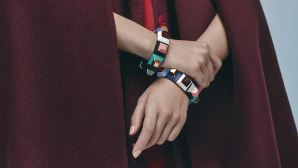 繽紛前衛的粉彩鉚釘 ！ FENDI精品珠寶充滿玩味氣息