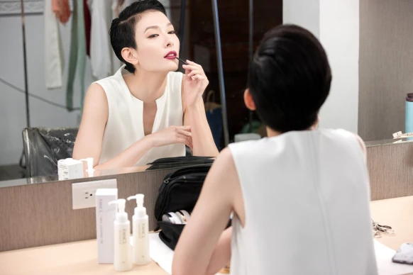 濃粧畫久皮膚一定糟？超模劉欣瑜現身揭開她的美肌回頭秘密！