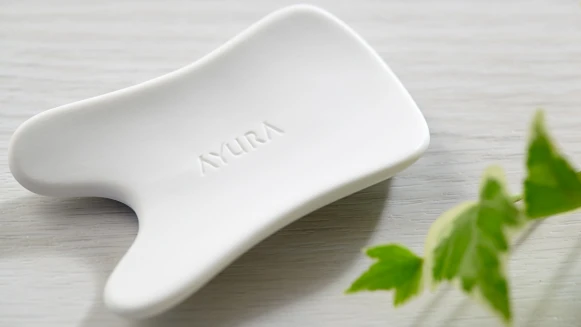 撫平鬆弛法令紋！追劇也能做3招輕鬆消除老化現象