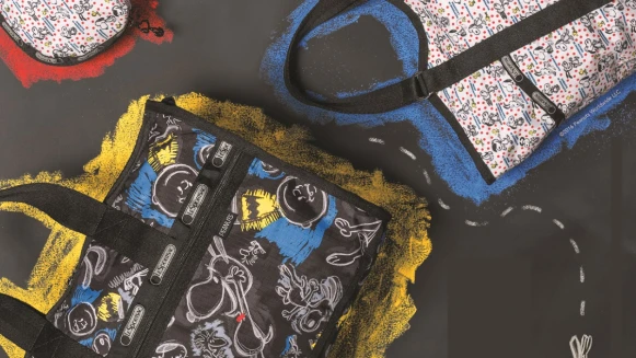 PEANUTS x LeSportsac聯名款再一發！Snoopy現身經典小包裡