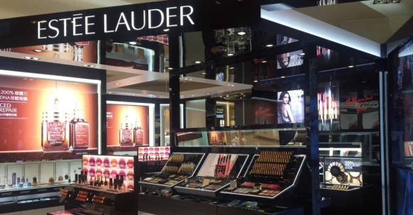 挑戰底妝持久極限！雅詩蘭黛底妝神手靠這3招巡迴全台