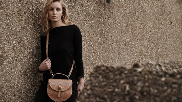 滿滿太妃糖色的城市！meli melo早秋包款重現復古