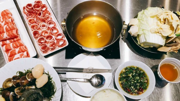 內湖必吃的隱藏版美食！明星名人都瘋的「德朗火鍋」獨家法式湯底