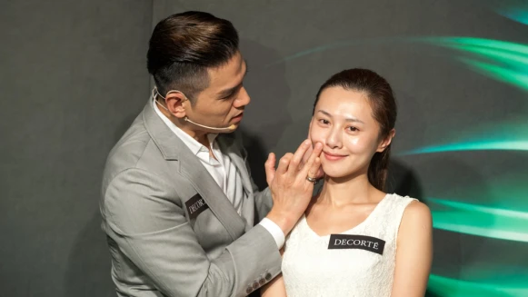 告別苦命紋要也只能幸福紋！美容達人激推隱形撫紋膠帶怎麼老都不怕