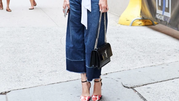 【時裝週街拍】街頭潮人到底都帶什麼包？圖解讓你學到好！