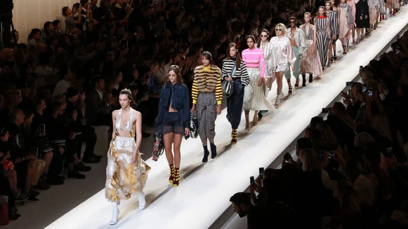 【米蘭時裝週】法式花園結合運動風格！FENDI 2017春夏的浪漫革命