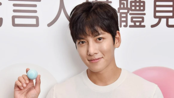 隨時潤唇才能性感迷人！暖男歐巴池昌旭美唇法寶是這款