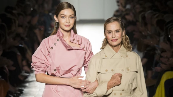 【米蘭時裝週】集結多位超模歡慶50週年！Bottega Veneta春夏大秀Lauren Hutton、Gigi Hadid一同謝幕
