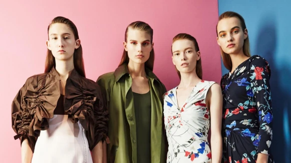 【米蘭時裝週】大澎袖、繽紛印花展現春夏氛圍！Salvatore Ferragamo打造優雅獨特的女性態度