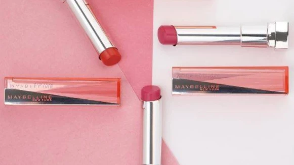 粉嫩花瓣唇好迷人！草莓卡士達、活力珊瑚橘8色必收的超平價唇彩