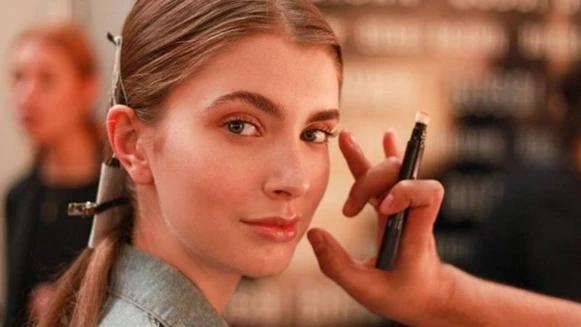 就是它！救贖妳的瑕疵！熱騰騰獻上Bobbi Brown完美修片*氣墊*粉底筆