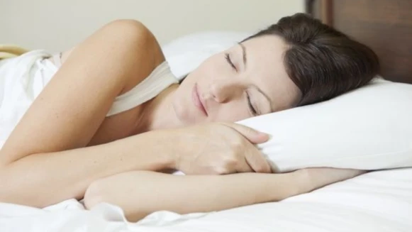 真的只要5分鐘！蜂王漿柔膚術除倦容、去暗沈