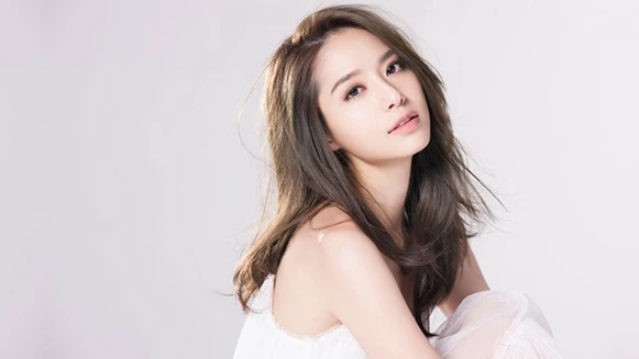 這太不科學！白歆惠生完後細腰好氣色亮麗現身！