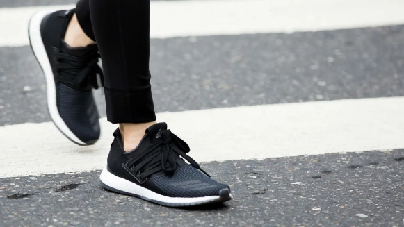 期待度100%的PureBOOST Raw， 無重力時尚人氣跑鞋霸氣上場！