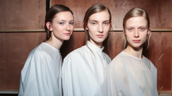 霧面妝感正當紅！善用工具秒造霧光底妝