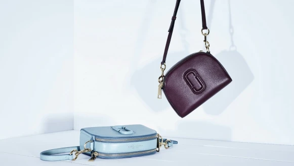 太可愛！Marc Jacobs 6色Shutter相機包繽紛登場