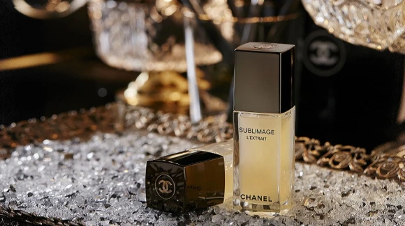 入冬美肌究極保養----金色「奢華精萃賦活油」一滴成就完美膚質！