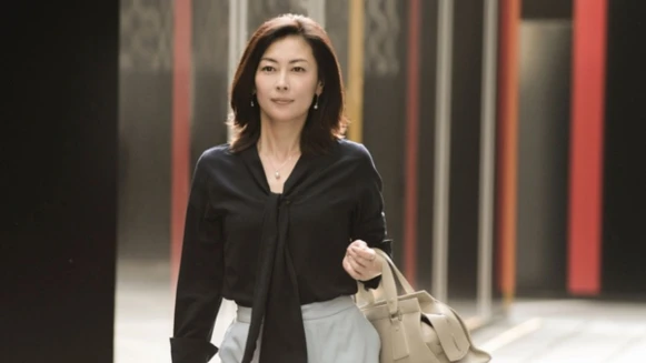 優雅也能清新！夢幻逸品MIKIMOTO妝點日劇女王的百變穿搭