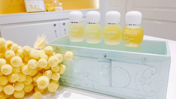 這麼美的手繪插圖包裝以後看不到了！請把握最後一次的DARPHIN X AntoinettePoisson的文青聖誕禮盒