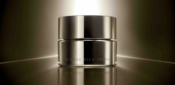 不只按摩霜超神，SUQQU推出「肌膚的馬甲霜」持續緊緻肌膚！