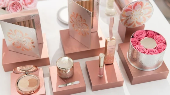 超粉嫩彩妝少女心乍現！BY TERRY夢幻聖誕禮盒月底難過都想搶