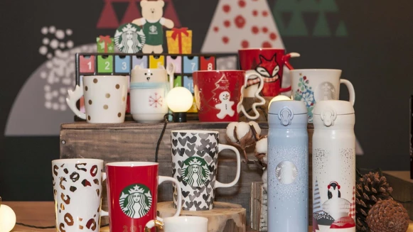 聖誕禮物這裡挑！星巴克聖誕限定太妃核果風味那堤、繽紛馬克杯