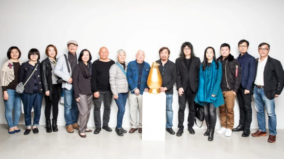 學學文創《感動雞》彩繪特展，一次匯聚30位藝術大師創意能量